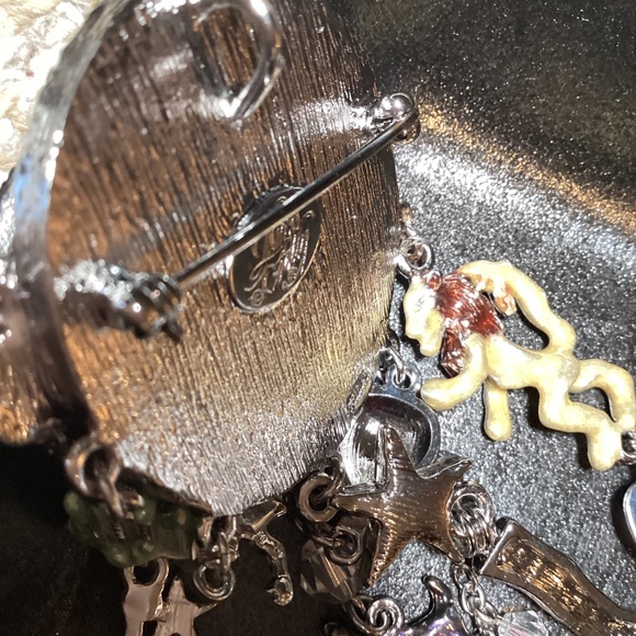 Kirks Folly pin or necklace enhancer - Picture 5 of 6